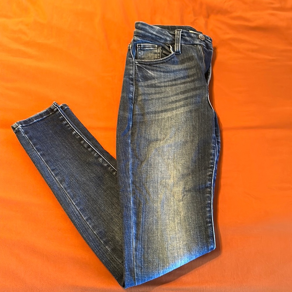Women’s skinny kancans signature size 27 waist 32 inseam